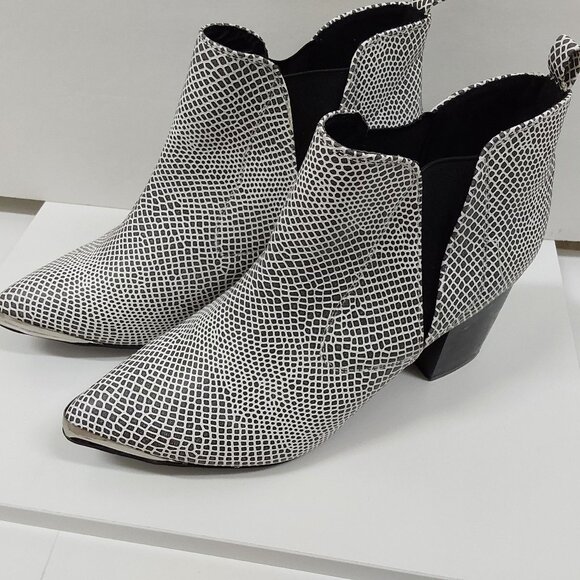 SNAKE SKIN BOOTIE size 7 - Picture 1 of 3